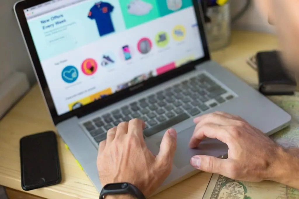 Révolutionnez votre entreprise avec le commerce en ligne simplifié : découvrez les clés du succès !